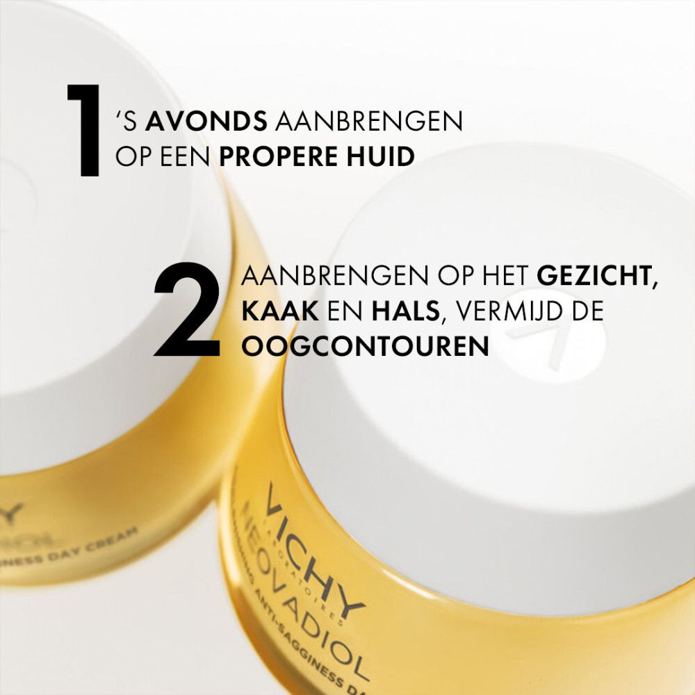Close-up van twee crèmetiegels. Tekst: 's avonds aanbrengen op een propere huid.