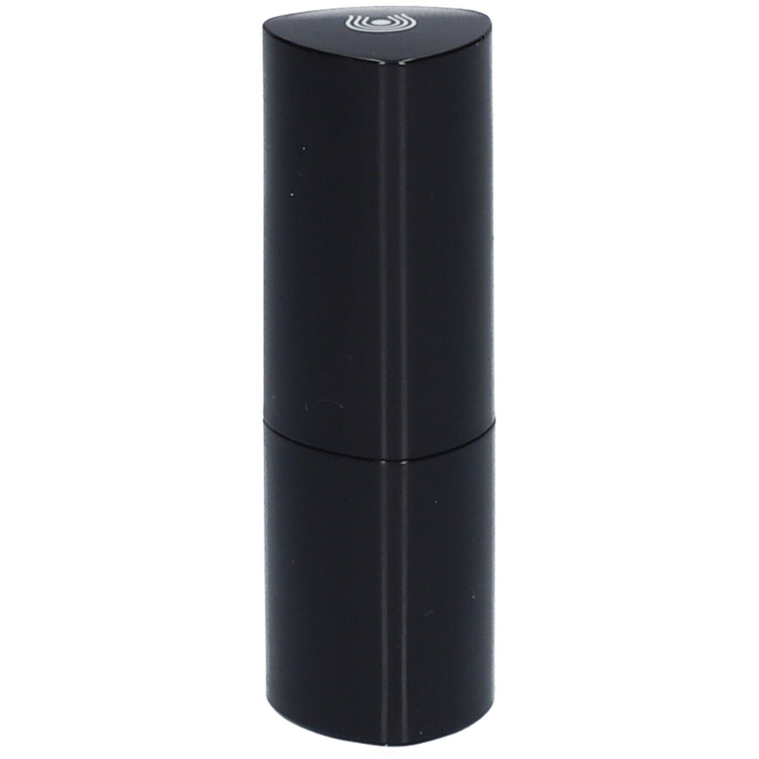 Zwarte lipstick in een cilindrische huls met een driehoekige bovenkant. Logo bovenaan.