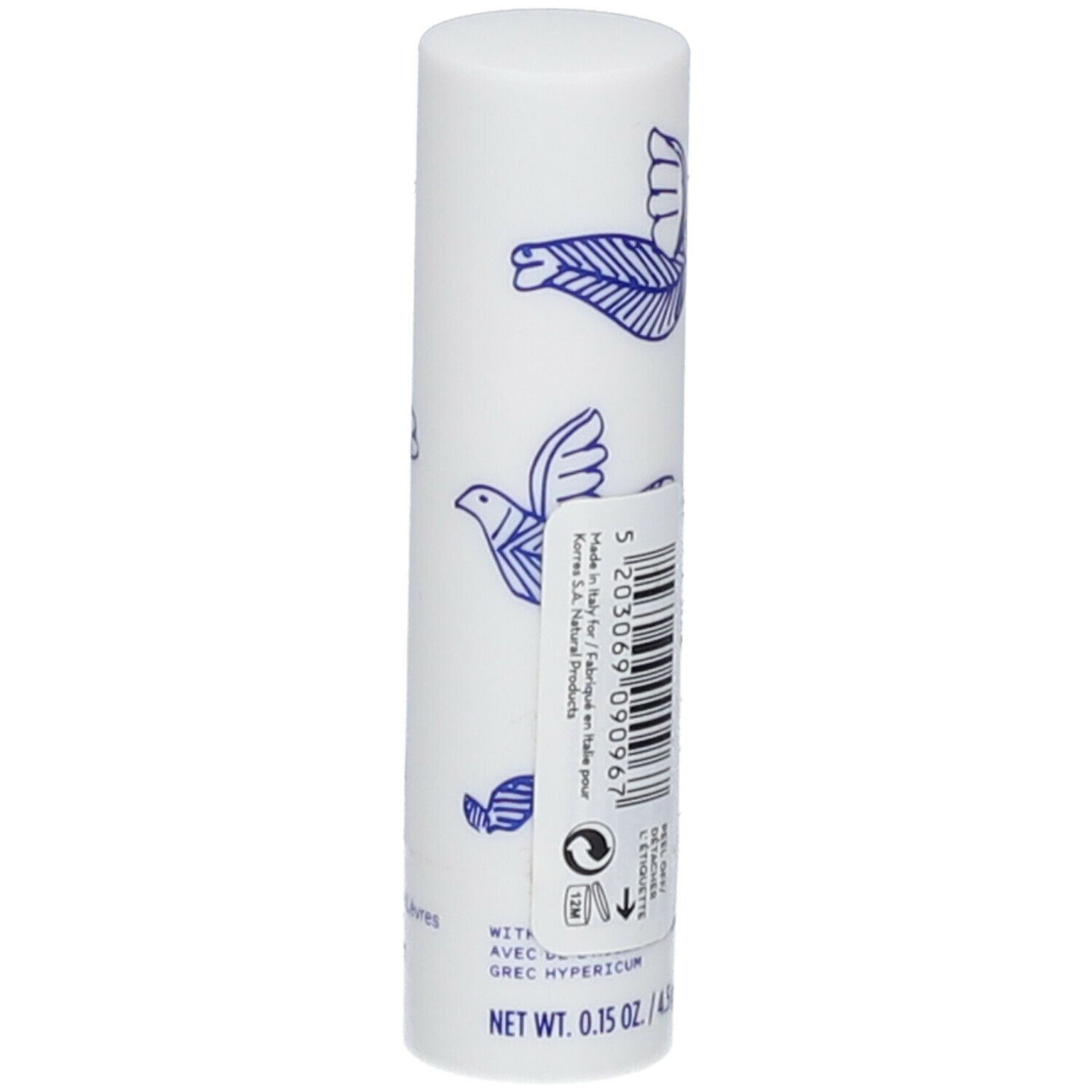 Witte lippenbalsem met blauw vogelpatroon. Sticker met tekst. Opschrift: KORRES, 0.15 oz/4.5 g.