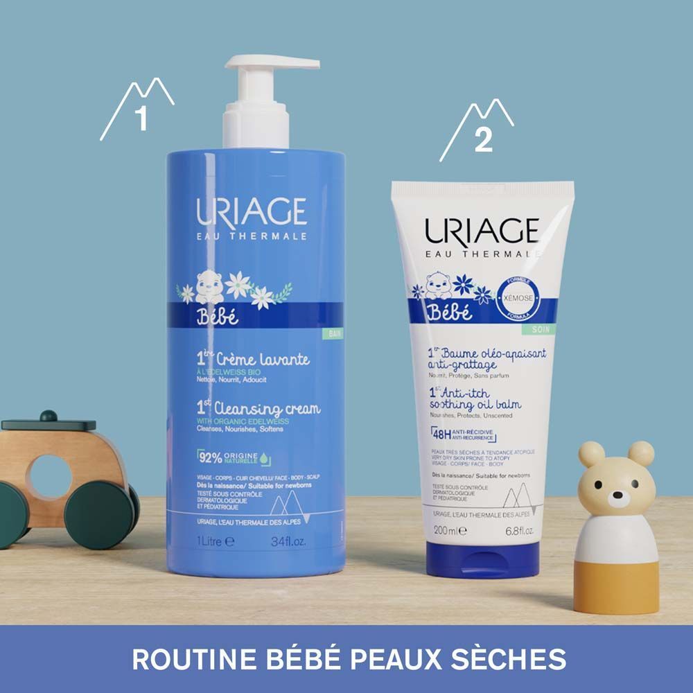 Mains avec mousse. Texte: Voedende crème, Gezicht, lichaam & haar, Delicaat geurend. Geschikt voor pasgeborenen.