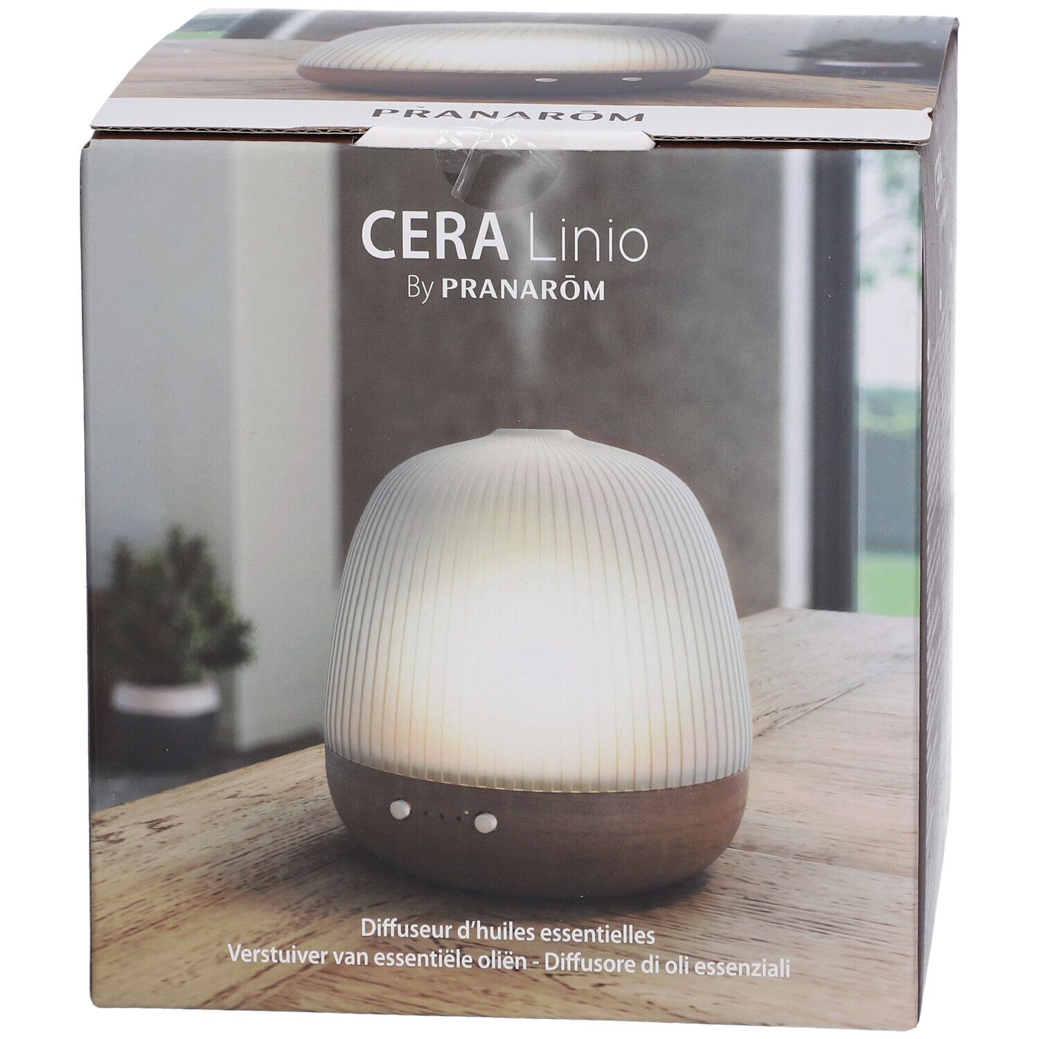 CERA Linio diffuser in verpakking. Hout en keramiek. Tekst: CERA Linio by Pranarôm. Opschrift: Diffuser voor essentiële oliën.