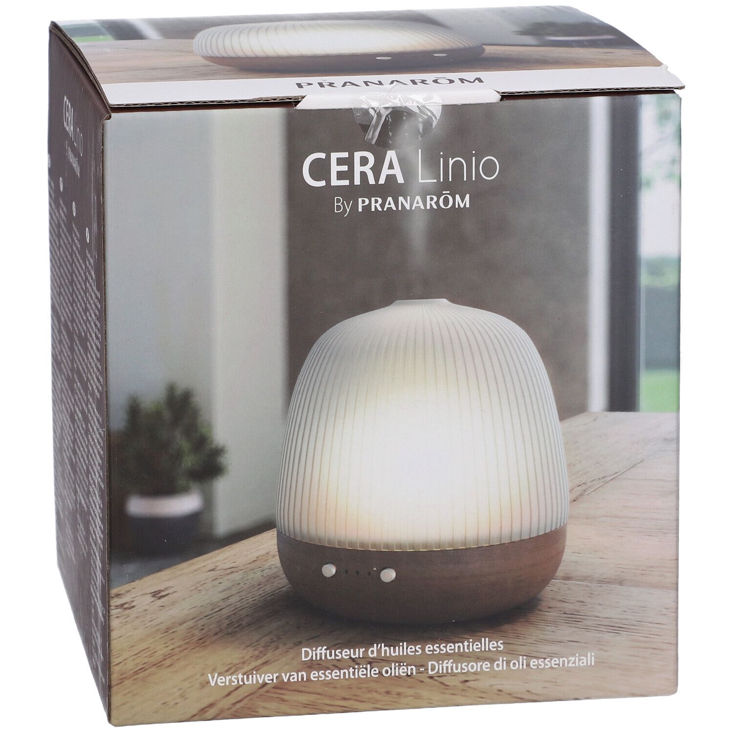 CERA Linio diffuser in verpakking. Hout en keramiek. Tekst: CERA Linio by Pranarôm. Opschrift: Diffuser voor essentiële oliën.