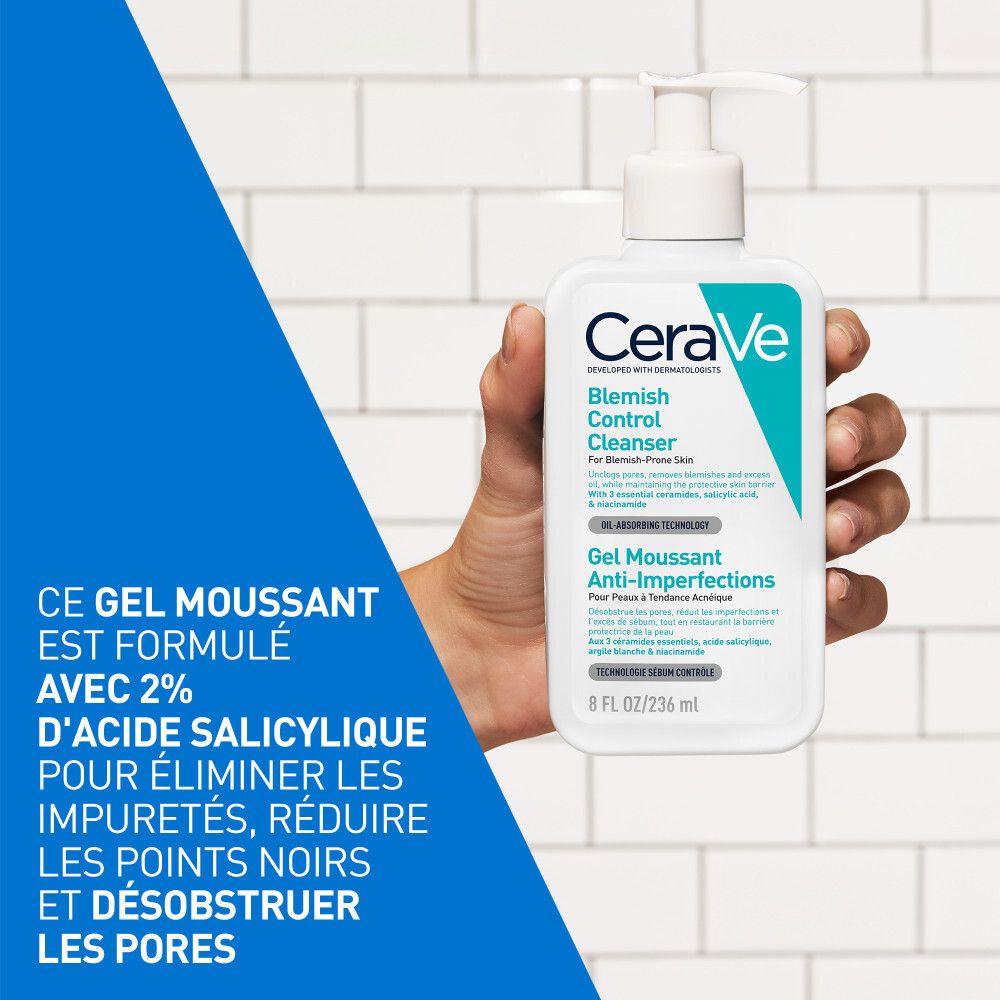 Main tenant une bouteille. Texte: Ce gel moussant est formulé avec 2% d'acide salicylique.