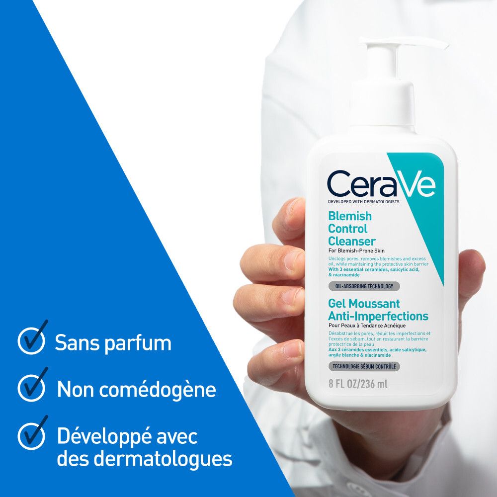 Main tenant une bouteille. Texte: Sans parfum, non comédogène, développé avec des dermatologues.