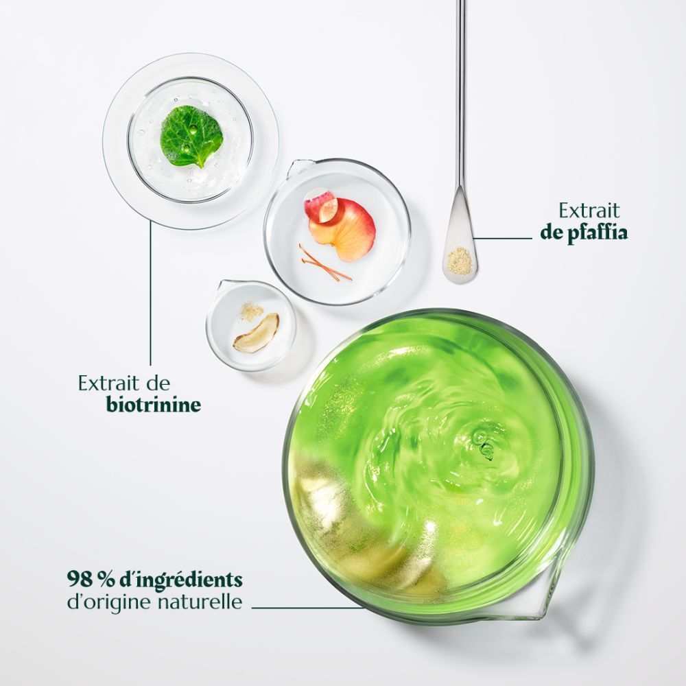 Ingrédients dans des coupelles. Texte: Extrait de biotrinine, Extrait de pfaffia, 98% d'ingrédients d'origine naturelle.