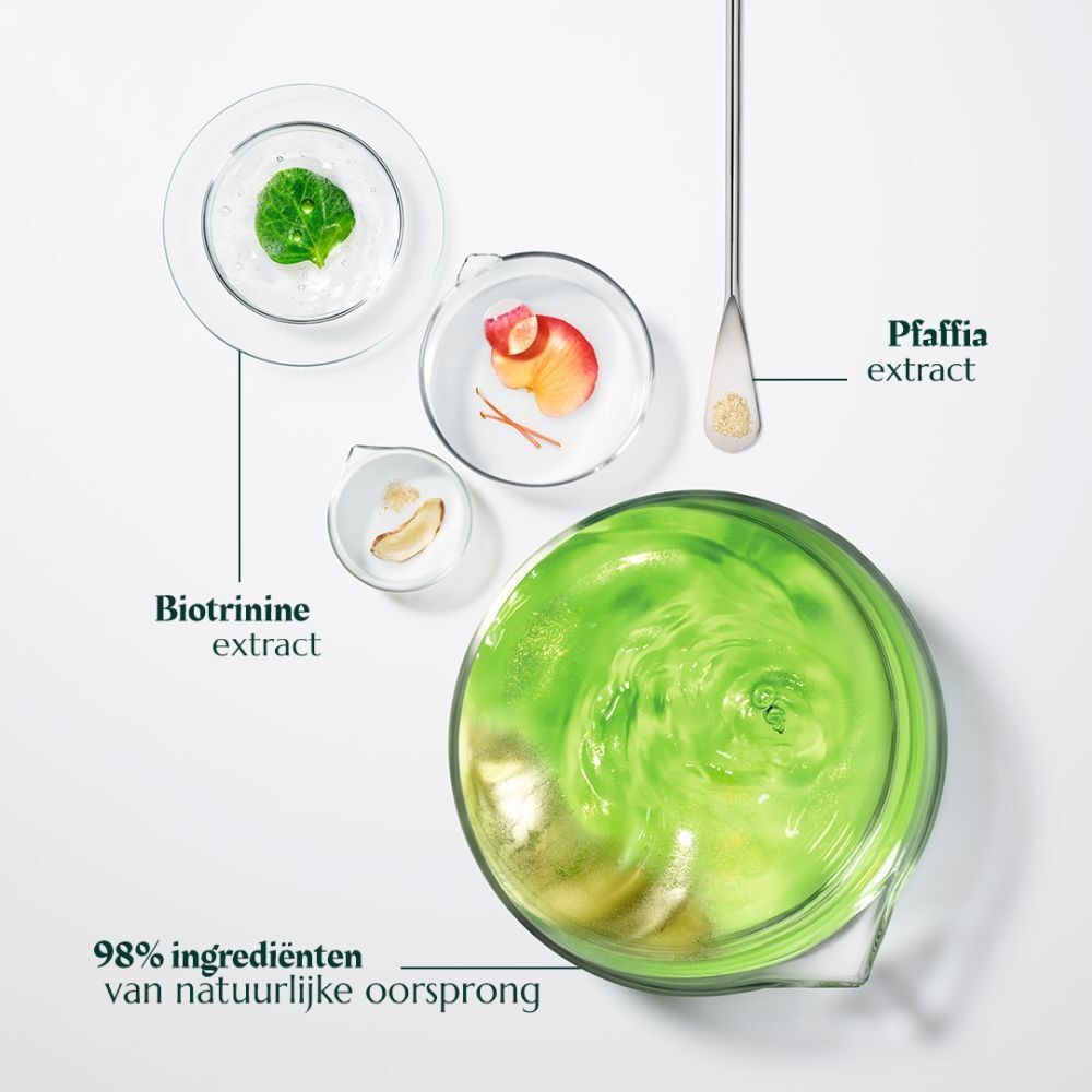 Ingrediënten in schaaltjes. Tekst: Extrait de biotrinine, Extrait de pfaffia, 98% ingrediënten.