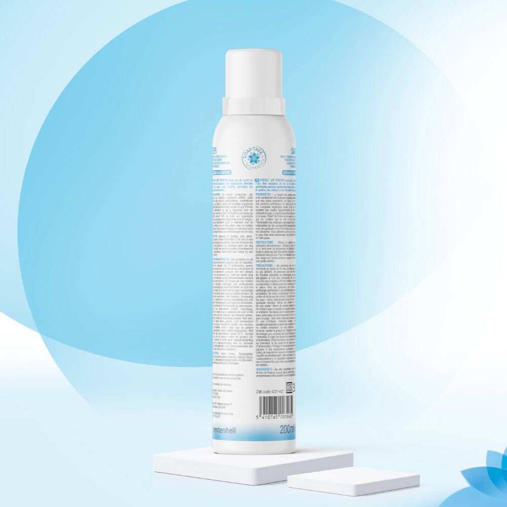 Vue arrière du spray blanc. Sur un piédestal blanc. Texte et code-barres sur l'étiquette. Fond bleu.