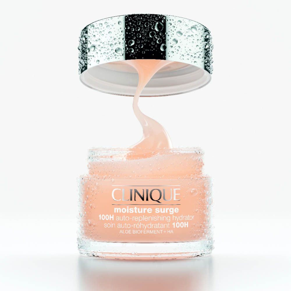 Clinique Moisture Surge 100H Auto-Replenishing Hydrator in einem Glasbehälter mit geöffnetem Deckel. Eine Probe des Gels wird herausgezogen.