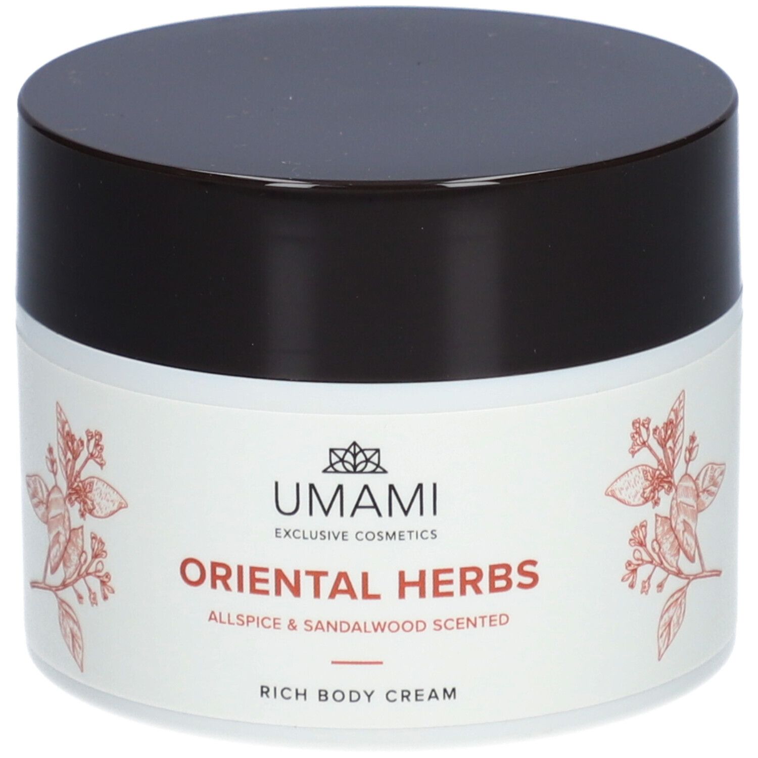 Cremebehälter mit braunem Deckel. Aufschrift: UMAMI, ORIENTAL HERBS, Allspice & Sandalwood Scented, Rich Body Cream. Pflanzendekor.