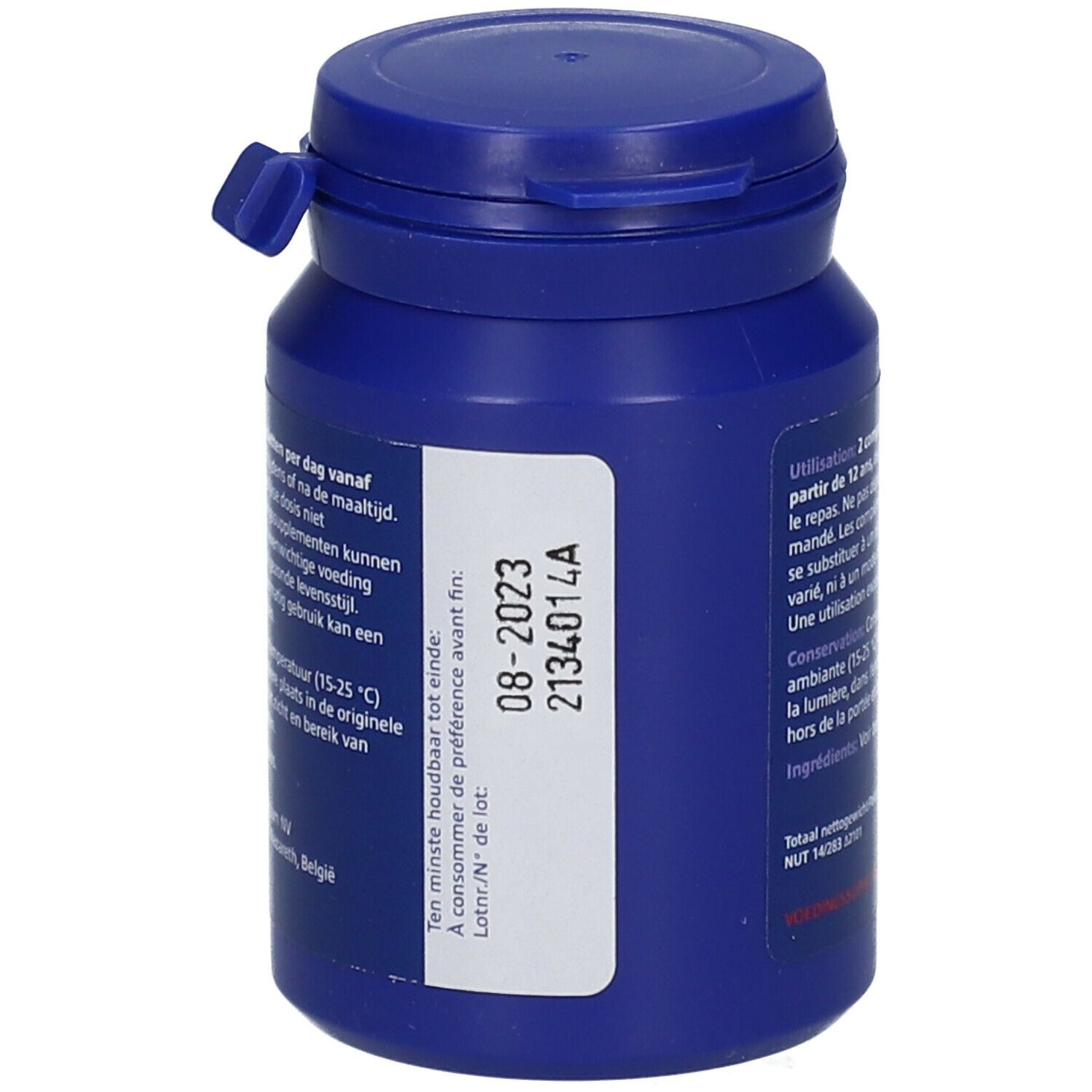 Achterkant blauwe fles Davitamon Teens 12>18. Ten minste houdbaar tot: 08-2023. Dop.