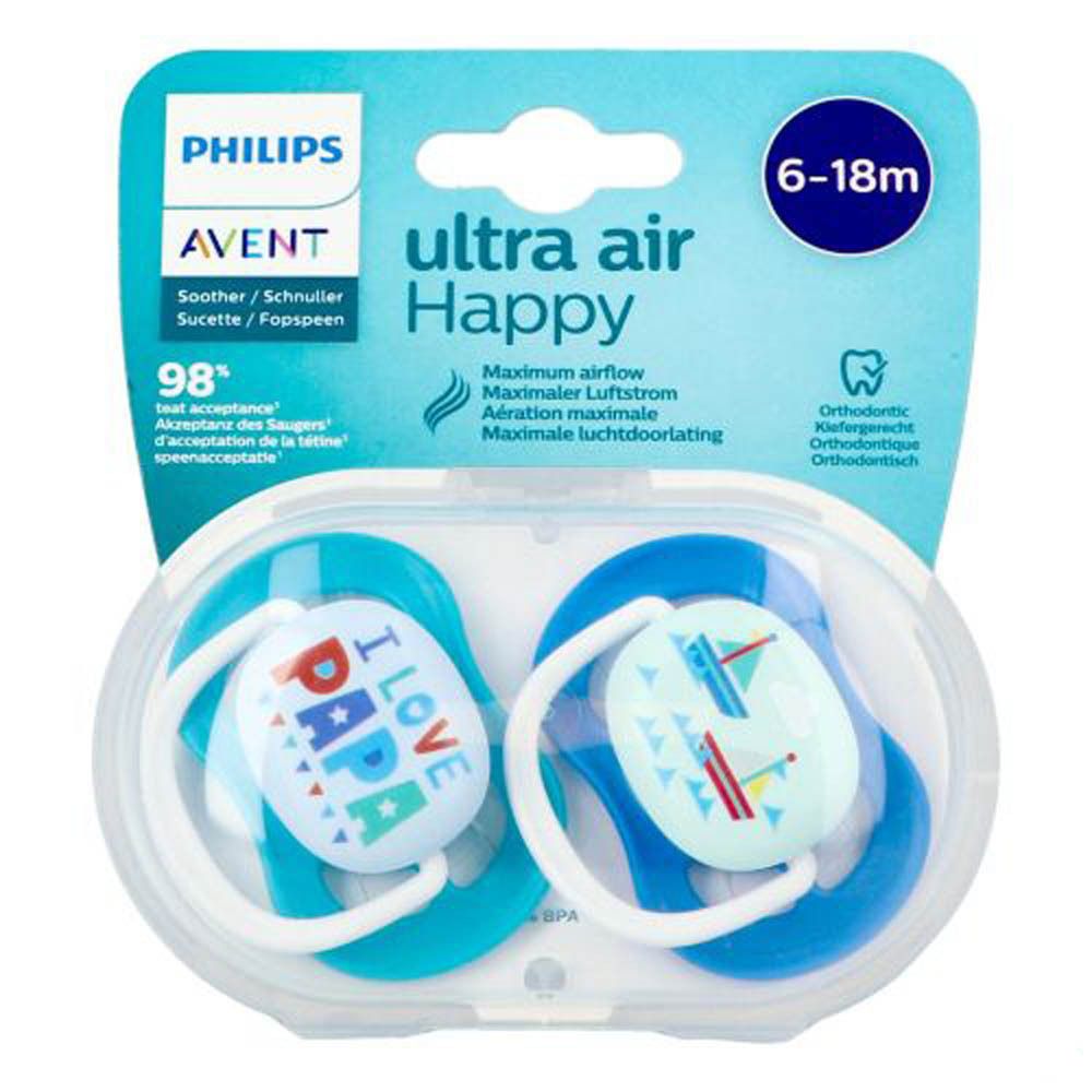 Zwei blaue Schnuller in einer transparenten Box. Aufschrift: I LOVE PAPA. Marke: PHILIPS AVENT. Altersempfehlung: 6-18 Monate.