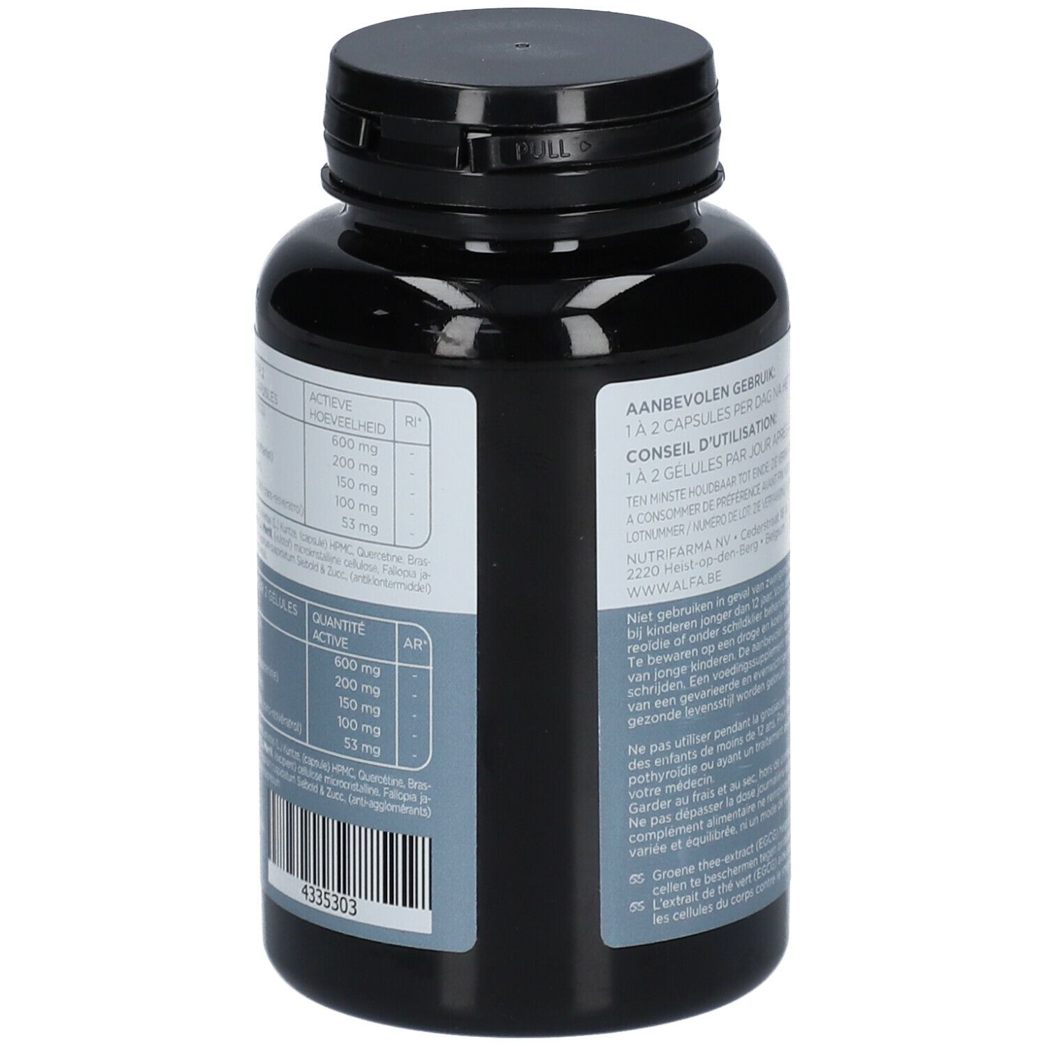 Zwarte fles, detailweergave. Etiket met ingrediënten en dosering. Meerdere talen.