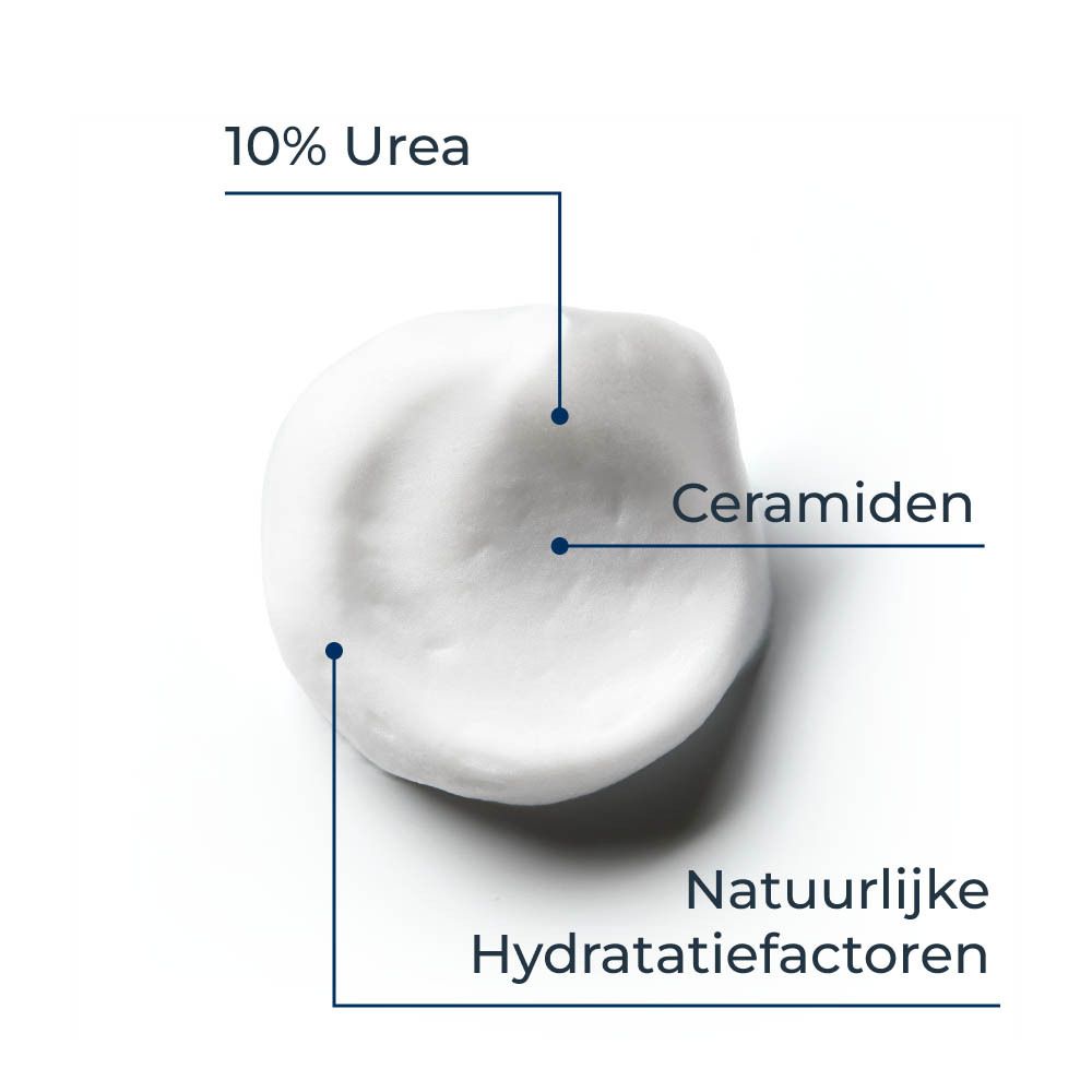 Close-up van crème. Tekst: 10% Urea, Ceramiden, Natuurlijke Hydratatiefactoren.