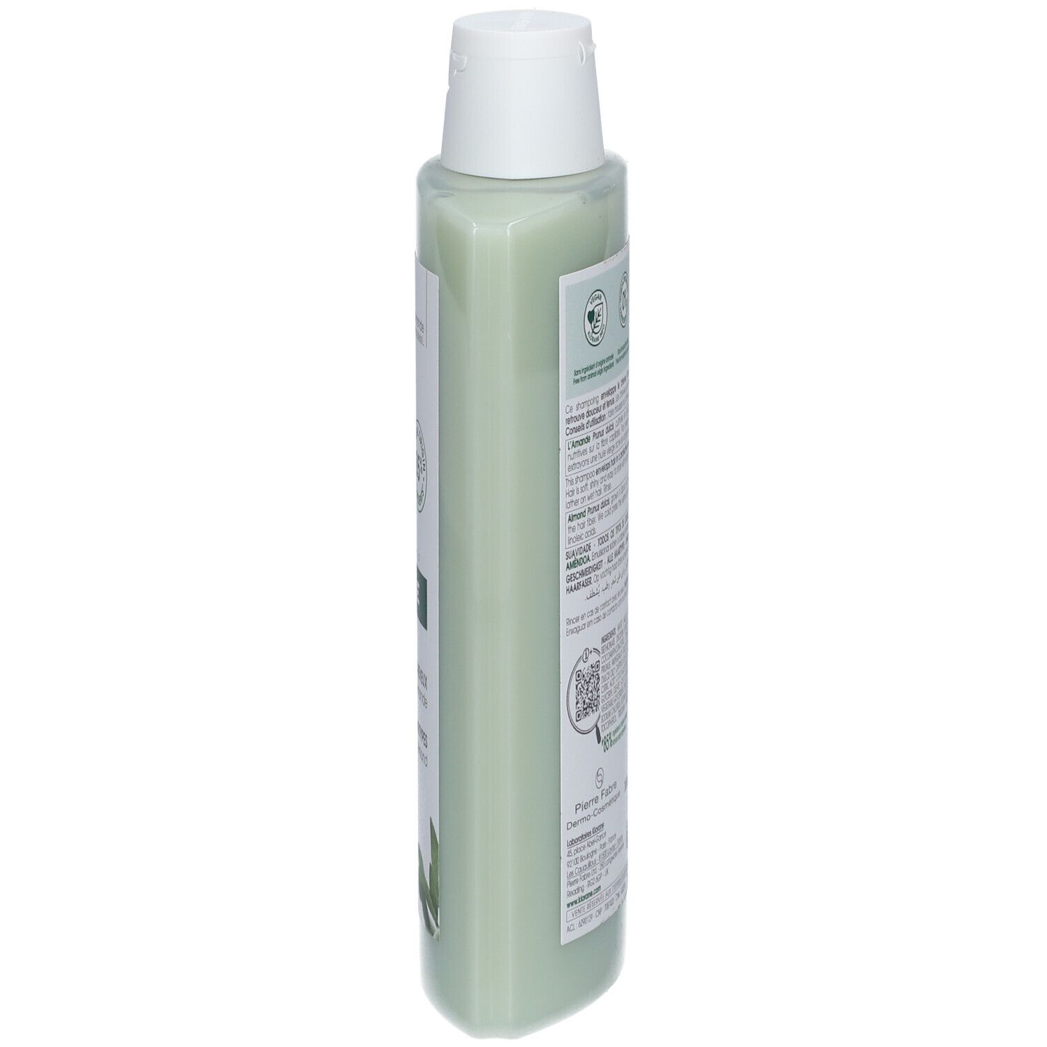 KLORANE amandelshampoo fles, zijaanzicht. Groen met witte dop. Etiket met tekst en logo's.