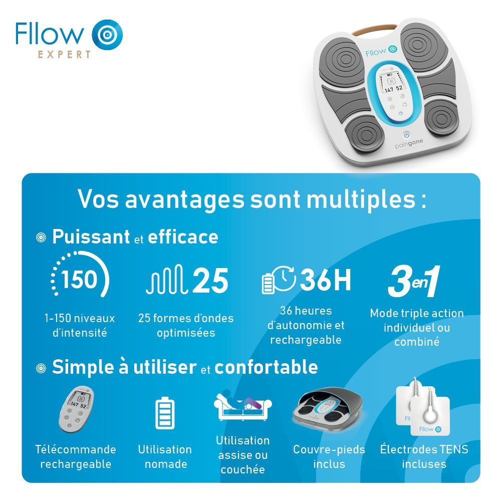 Femme assise sur un canapé, pieds sur le Paingone Fllow Expert. Télécommande à la main.
