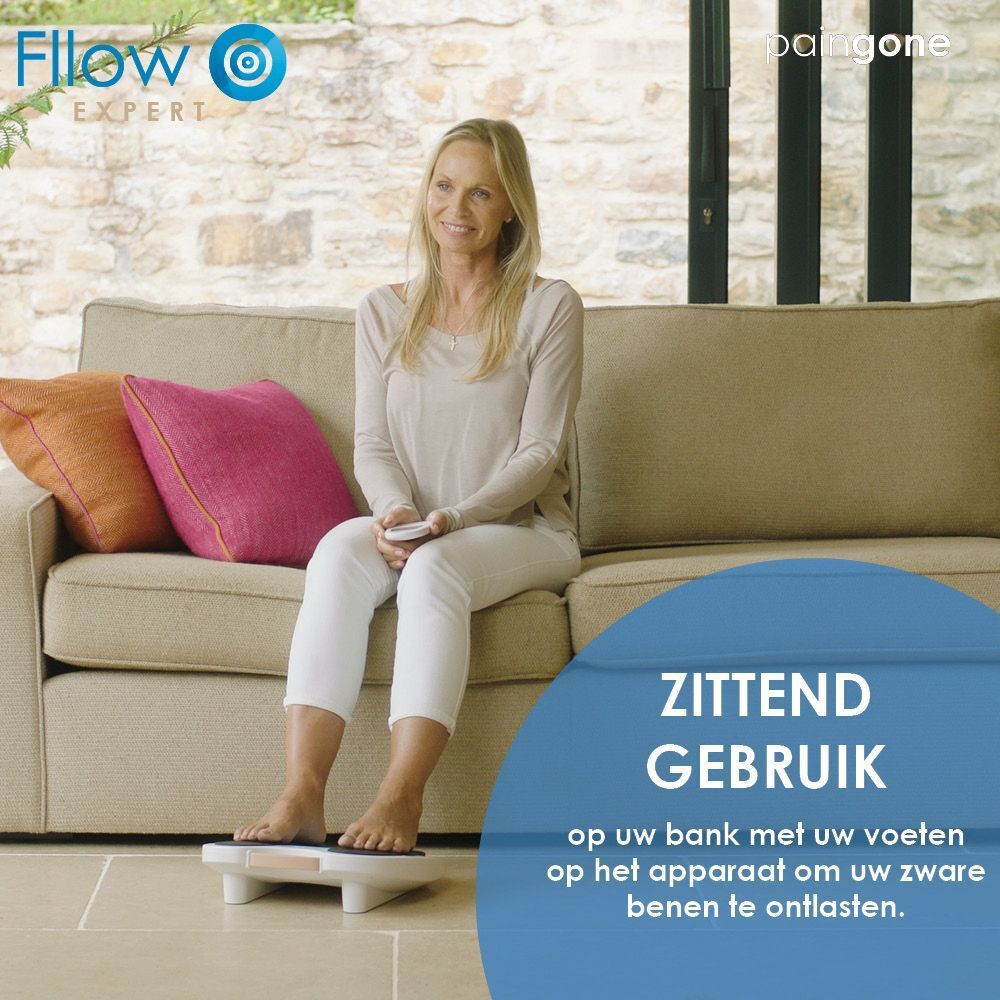 Close-up van de afstandsbediening van de Paingone Fllow Expert. Bediening met grote cijfers.