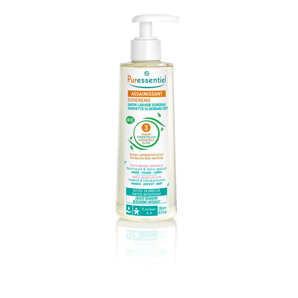 Vloeibare zeep met pomp. Transparant product met gelige vloeistof. Opschrift: Puressentiel, assainissant, Bio.
