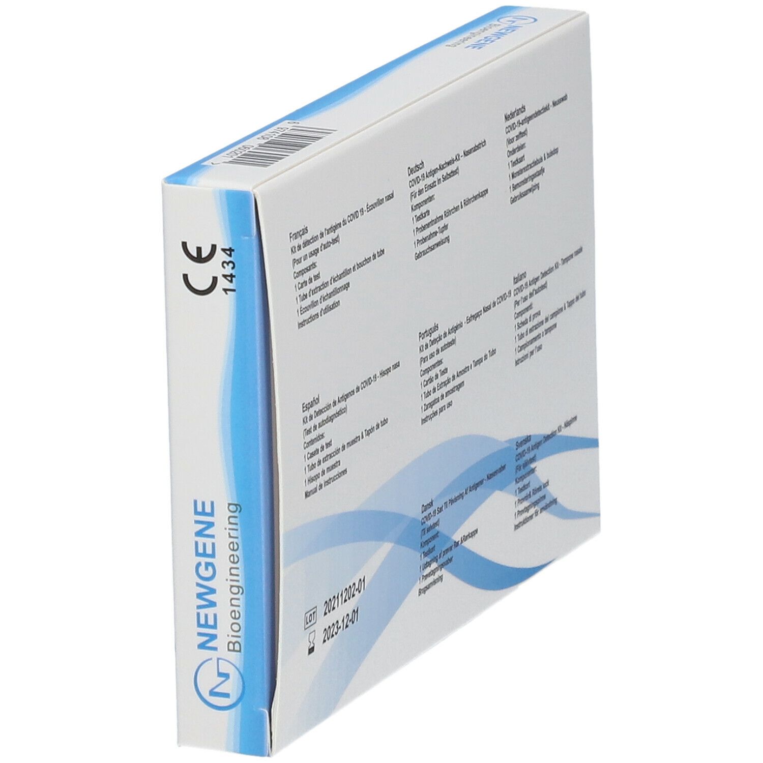 Schachtel des NEWGENE COVID-19 Antigen-Schnelltests. Seitenansicht mit Text. Enthält Testkarte, Extraktionsröhrchen, Tupfer und Anleitung.