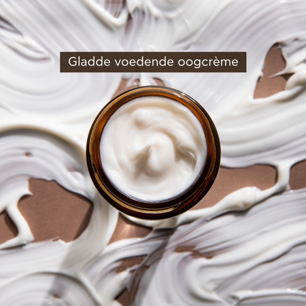Crème op achtergrond. Tekst: Gladde voedende oogcrème.