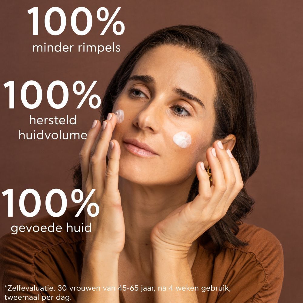 Crèmepot op gouden stof. Tekst: Behandelt de 7 tekenen van huidveroudering.