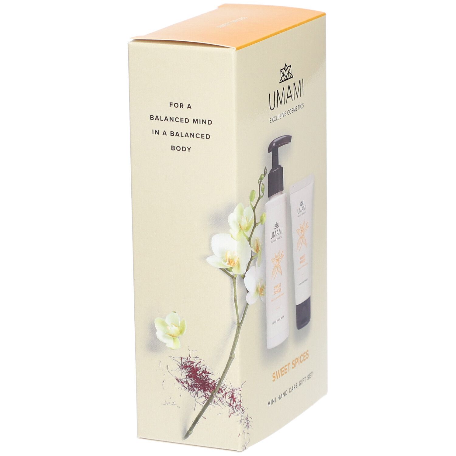Coffret cadeau de soins pour les mains. Inscription : UMAMI, Sweet Spices. Image d'une bouteille et d'un tube. Texte : For a balanced mind in a balanced body.
