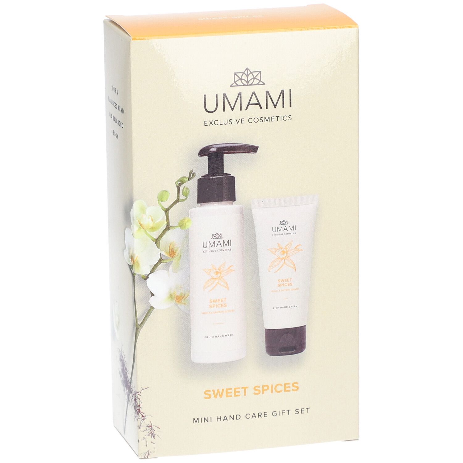 Coffret cadeau de soins pour les mains. Contient une bouteille avec pompe et un tube. Inscription : UMAMI, Sweet Spices. Mini Hand Care Gift Set.