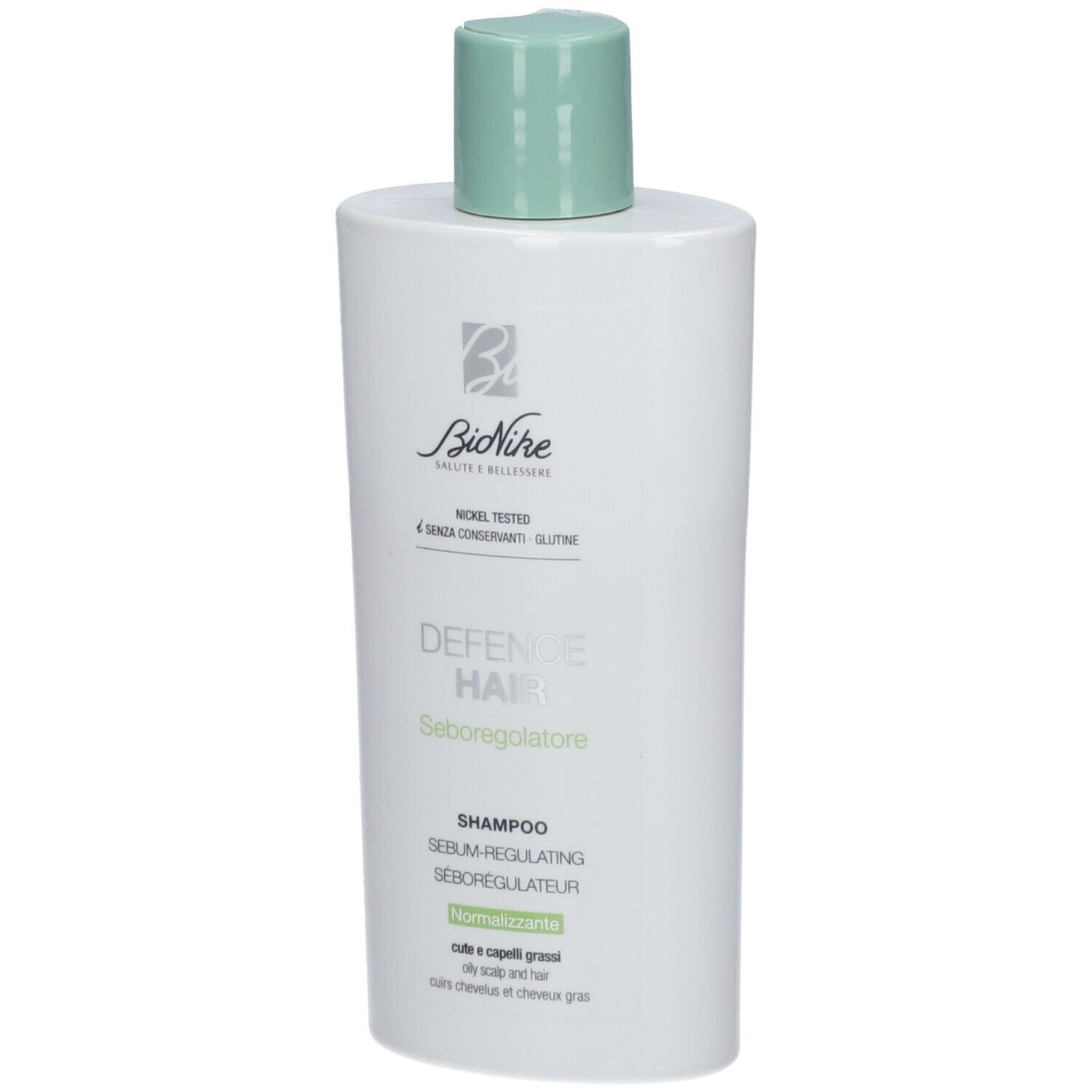 Flacon blanc avec bouchon vert. Inscription: BioNike, Defence Hair, Shampooing, Séborégulateur. Pour cuir chevelu gras.