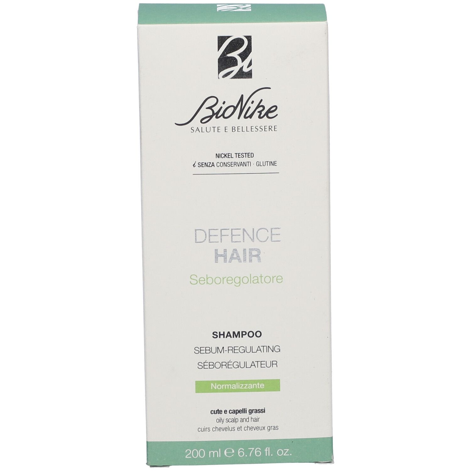 Emballage de BioNike Defence Hair Shampoo. Inscription: Shampooing, Séborégulateur. Pour cuir chevelu gras. 200 ml.