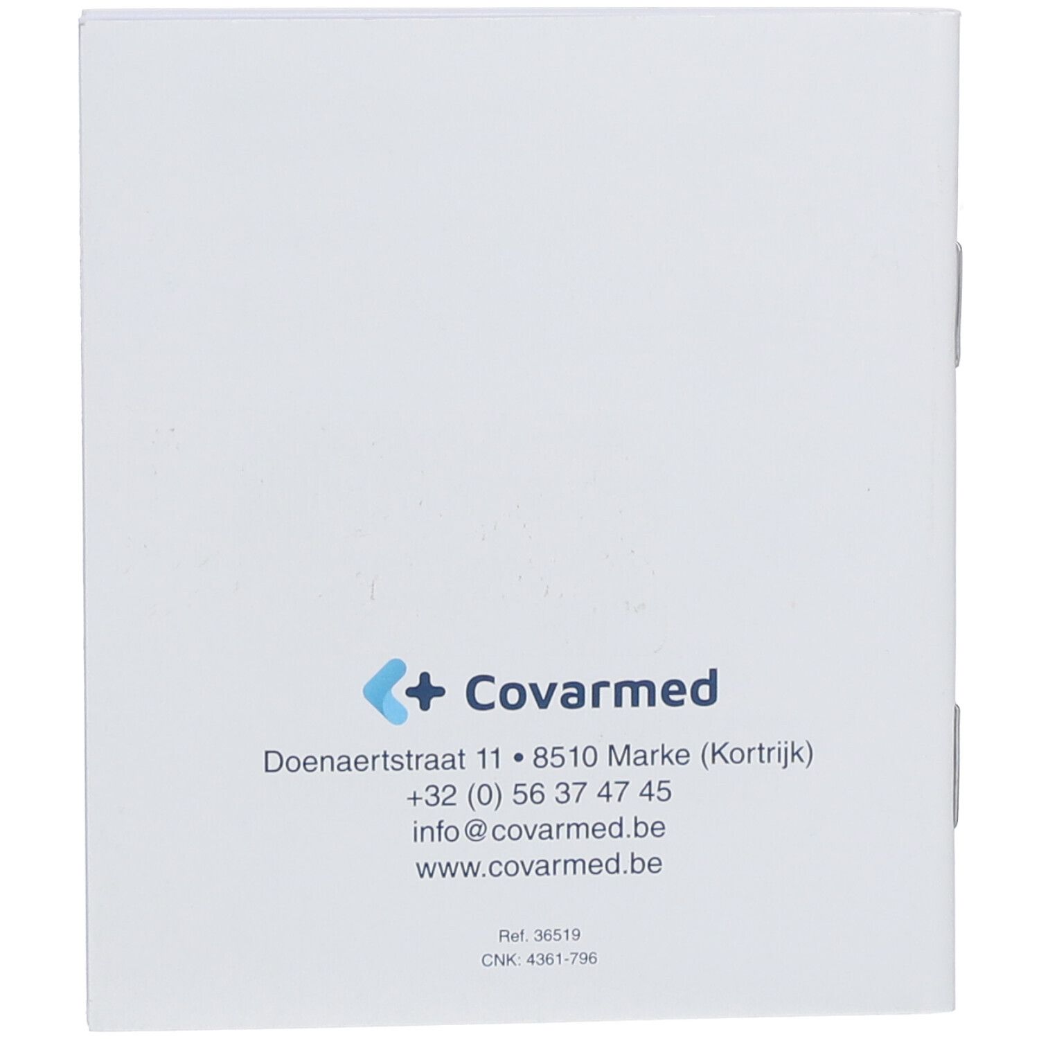 Achterkant van het Covarmed EHBO-boekje. Wit met blauw logo, adres en contactgegevens.