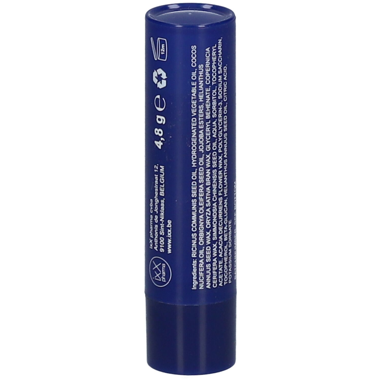 Blauwe lippenbalsem met ingrediënten, gewicht en logo's. Dop gesloten.