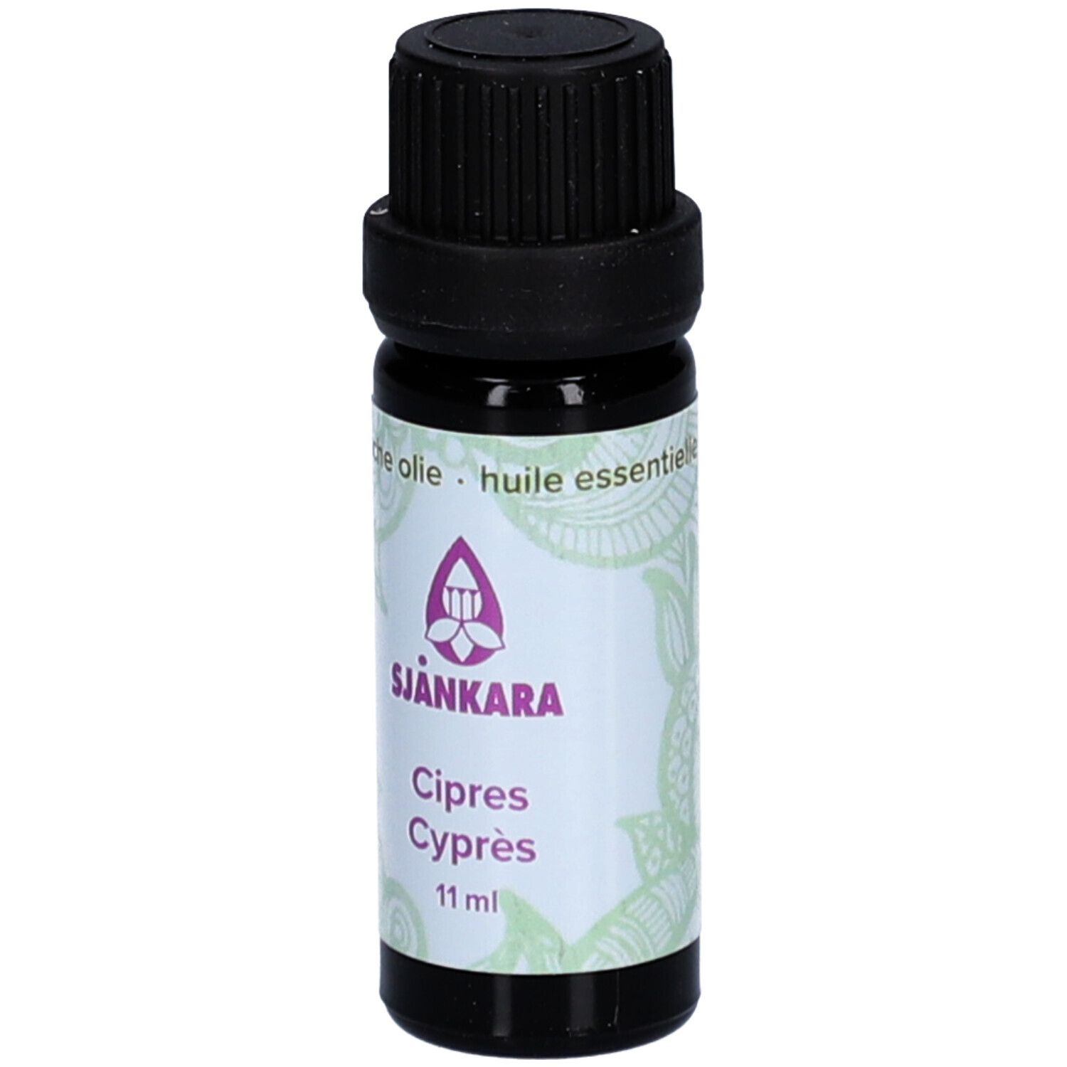 Bruine glazen fles met zwarte dop. Etiket met tekst: SJANKARA, Cipres, Cyprès, 11 ml.
