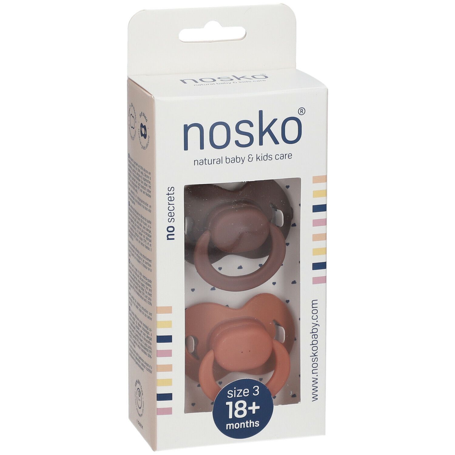 Verpakking met twee fopspenen. Bruine fopspenen, maat 3, 18+ maanden. Merk: nosko®.