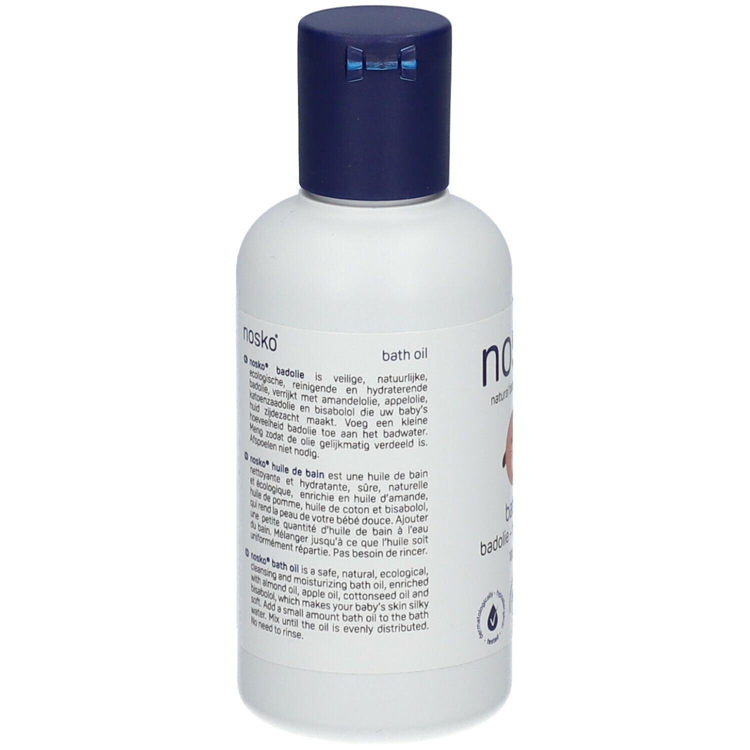 Achterkant van de witte fles met blauwe dop. Meertalige tekst. Opschrift: nosko, badolie. Tekst over ingrediënten en gebruik.