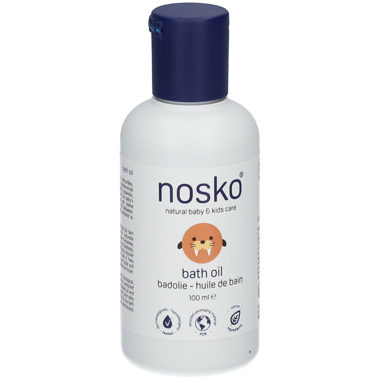 Witte fles met blauwe dop. Opschrift: nosko, badolie, 100 ml. Logo zeehond. Keurmerken: vegan, dermatologisch getest.