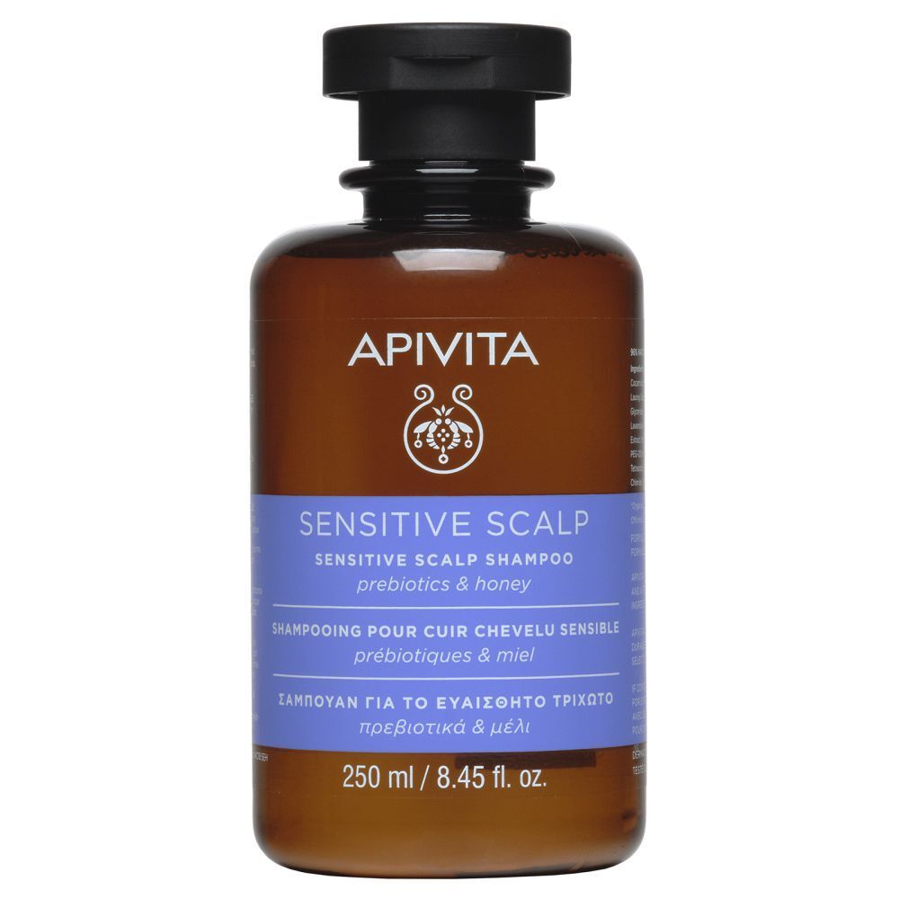 Bruine fles met zwarte dop. Opschrift: APIVITA, Sensitive Scalp Shampoo, 250 ml.