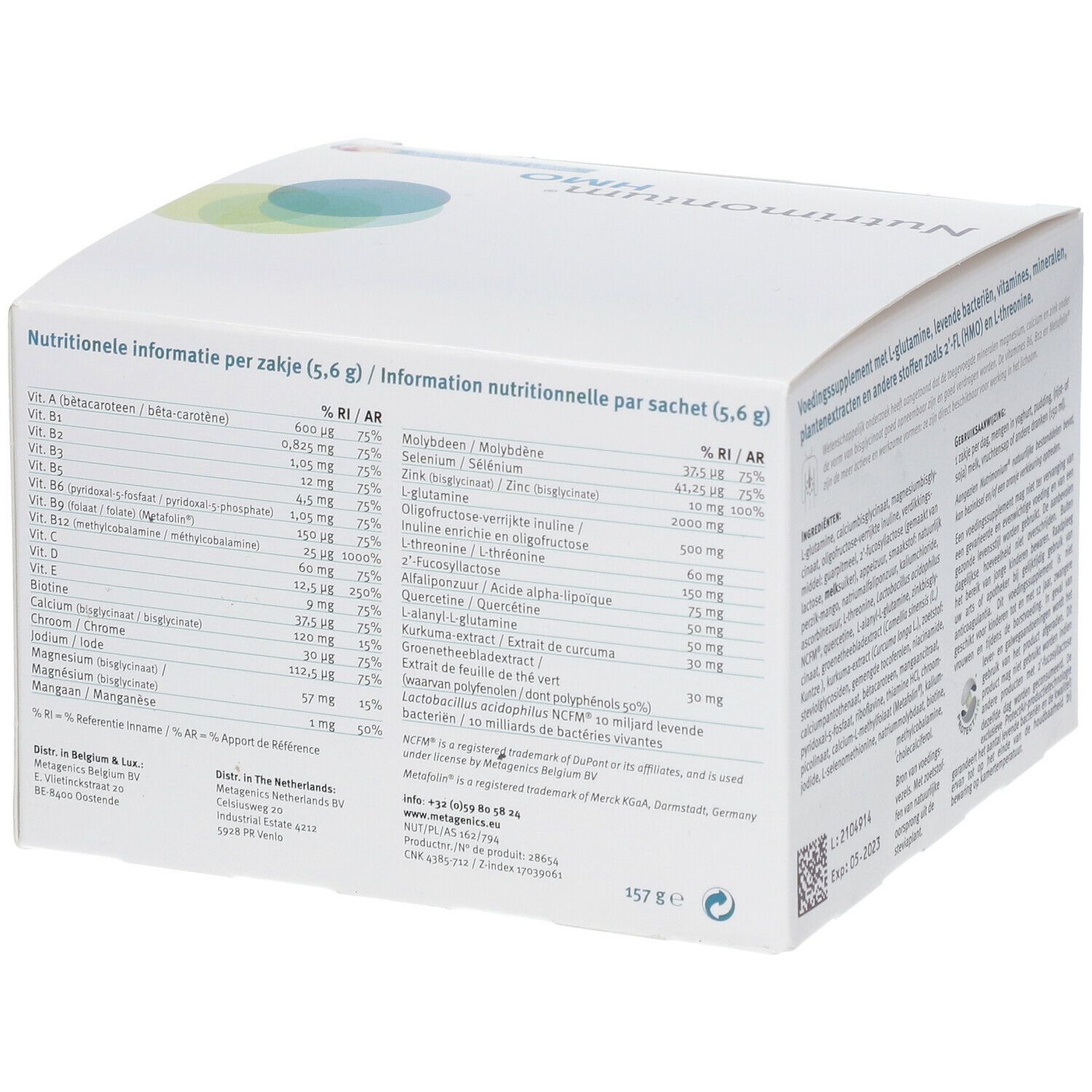 Achterkant van de "Nutrimonium HMO"-doos. Voedingswaarde per portie. Bevat vitaminen, mineralen en andere ingrediënten.