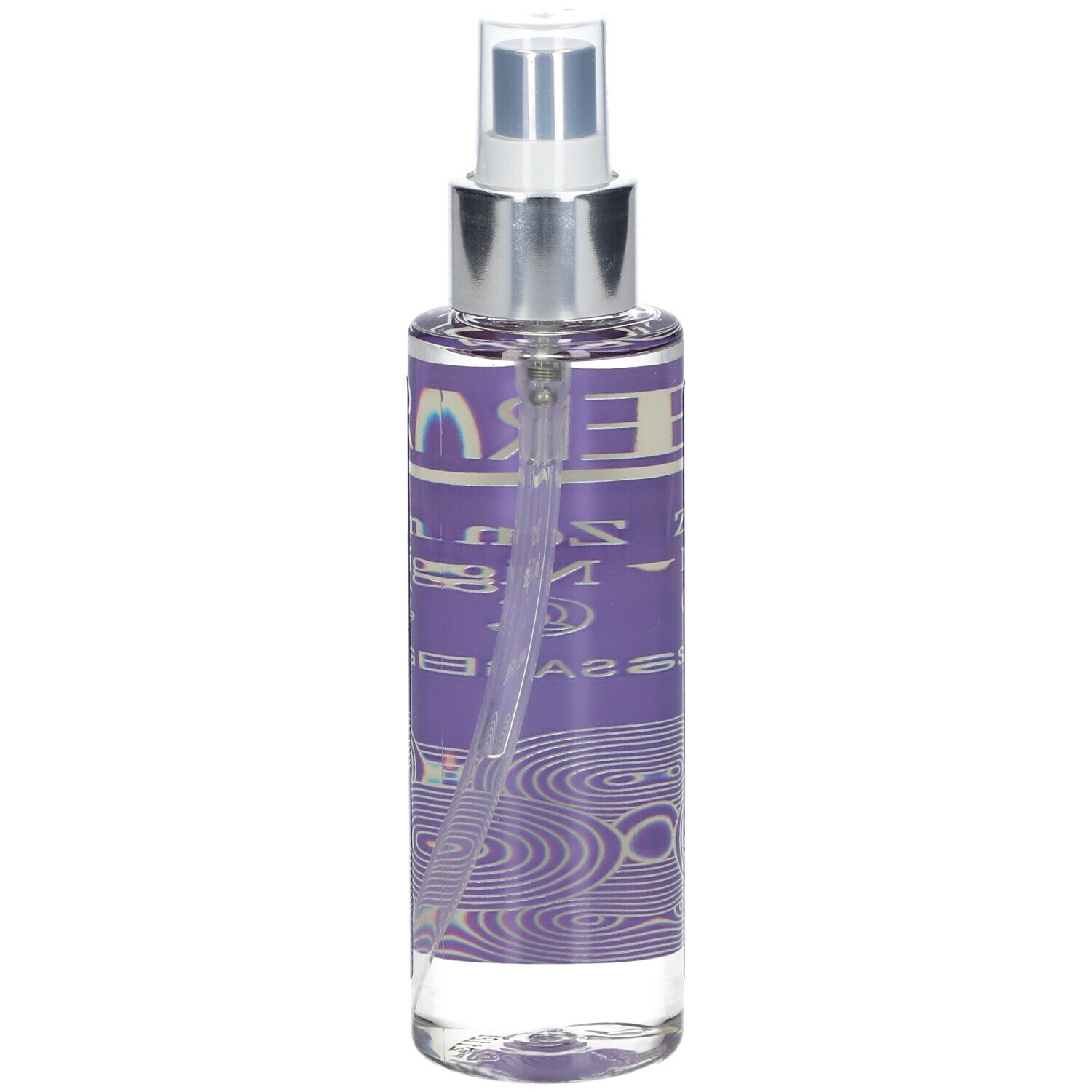 Flasche mit Massageöl. Lila Etikett mit Schriftzug THERME Zen by Night. Sprühkopf. Transparente Flüssigkeit sichtbar.