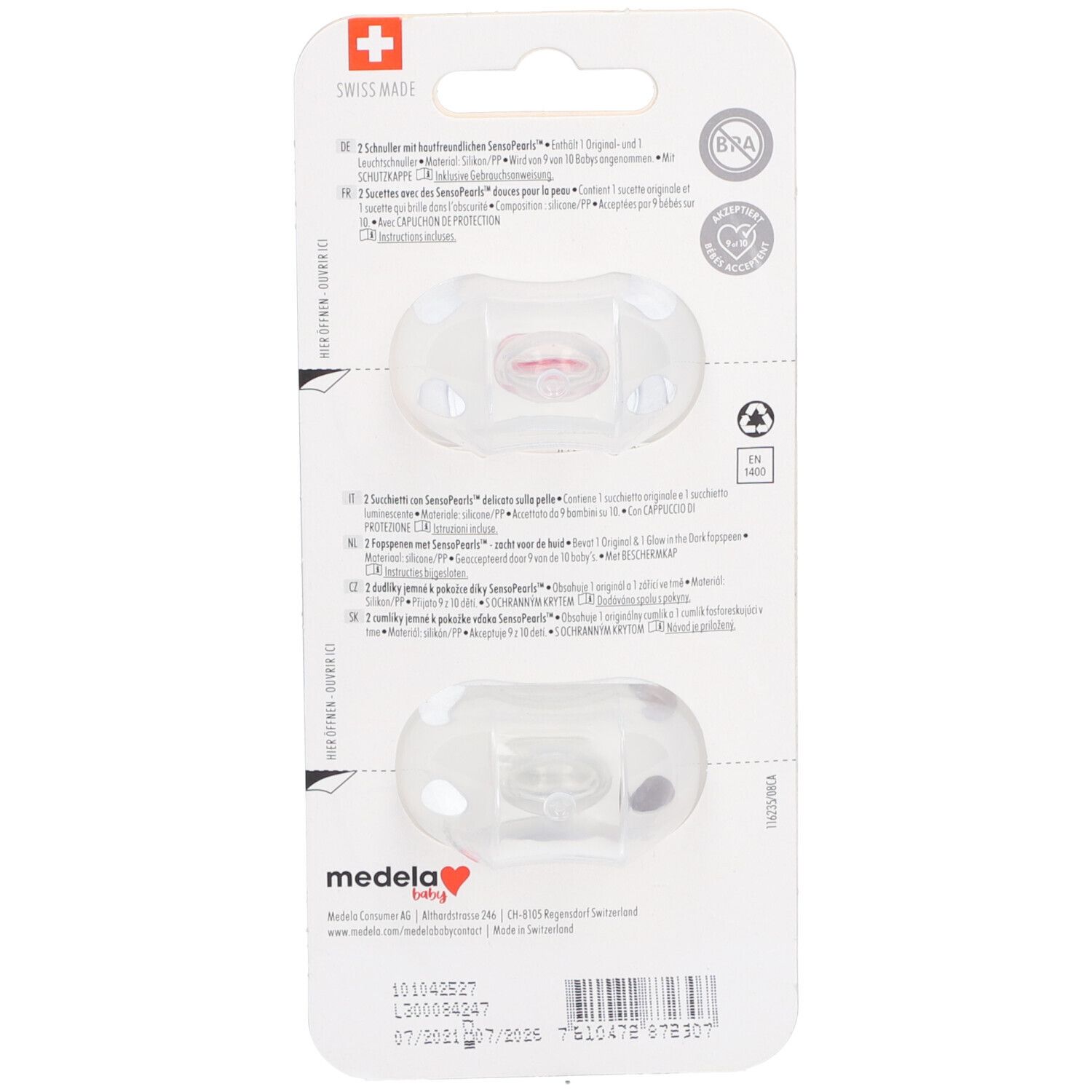 Achterkant van de verpakking met twee Medela-fopspenen. Medela-merk. Meertalige tekst. Zwitsers kruis.