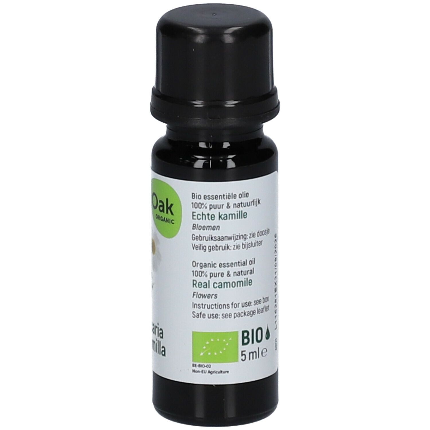 Bruine glazen fles met zwarte dop. Etiket met productinformatie en kamillebloemen. 'Oak Organic' logo en bio-keurmerk.