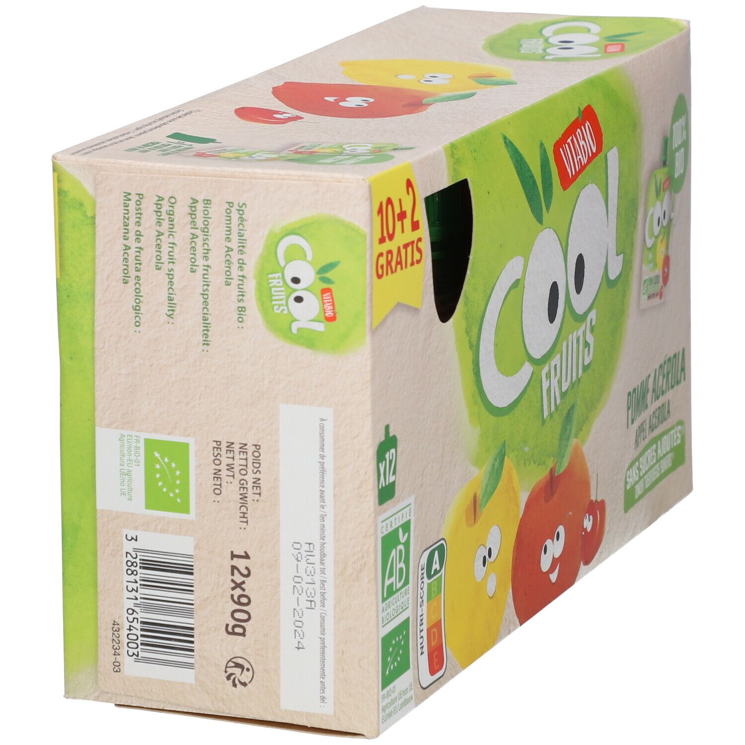 Schuine weergave van de verpakking Vitabio Cool Fruits Pomme Acerola. Opschriften: 12x90g, biologisch label, Nutri-Score. Illustraties van appels.