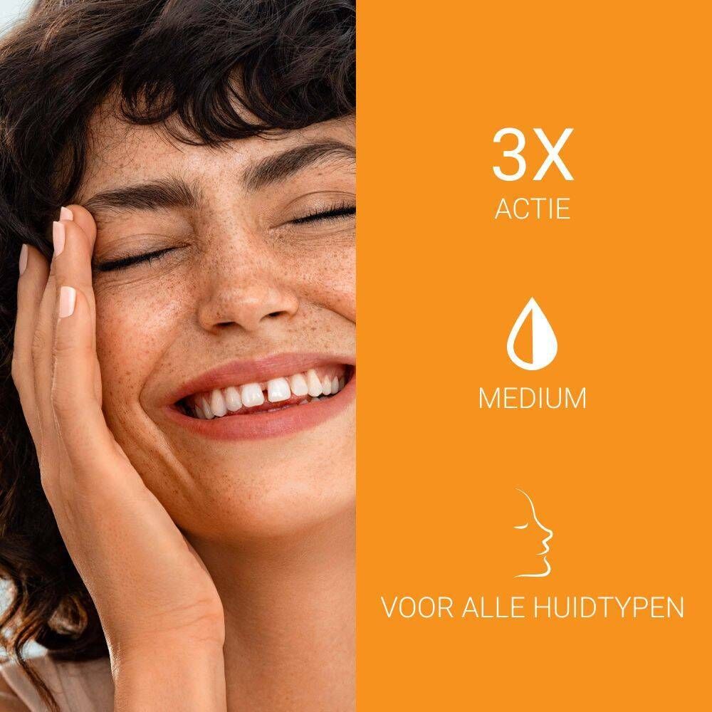 Gezicht van een vrouw. 3X Actie, Medium, voor alle huidtypes. Product voor gezichtsverzorging.