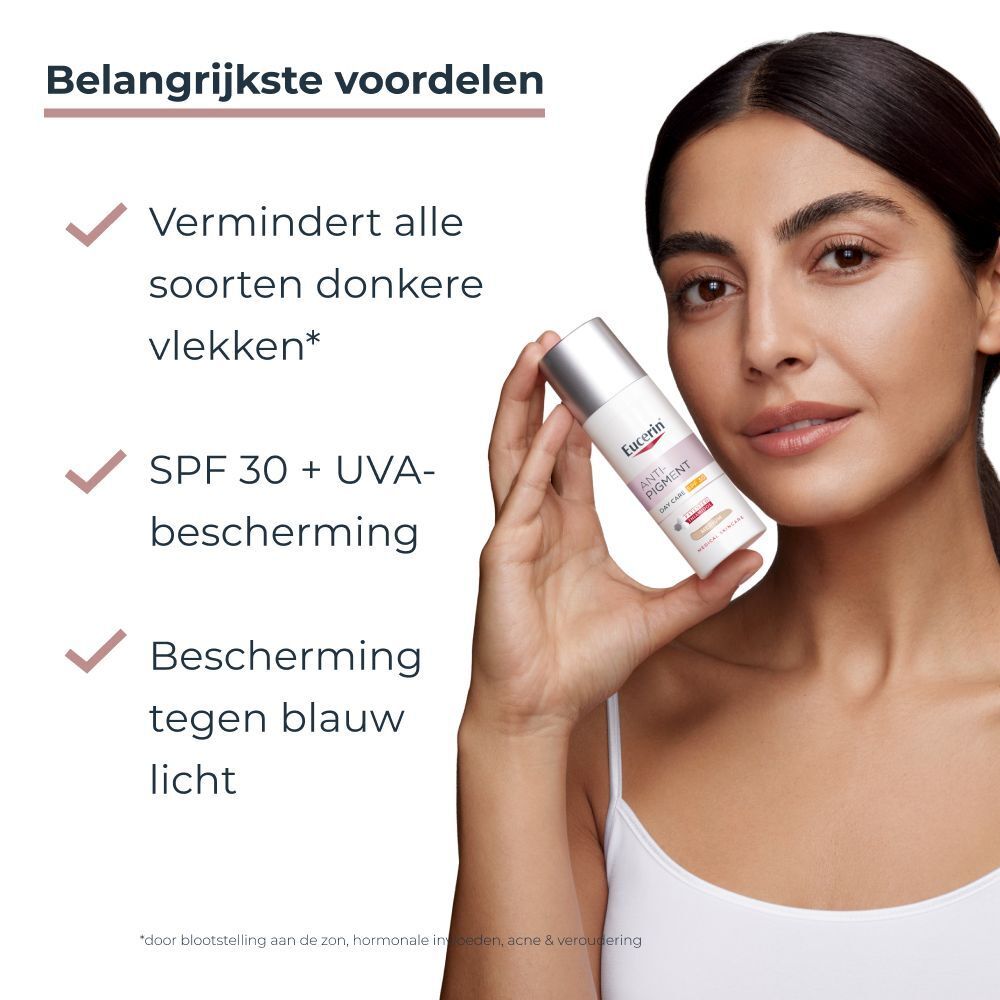 Vrouw met Eucerin Anti-Pigment. Tekst: Vermindert donkere vlekken, SPF 30, UV-bescherming.