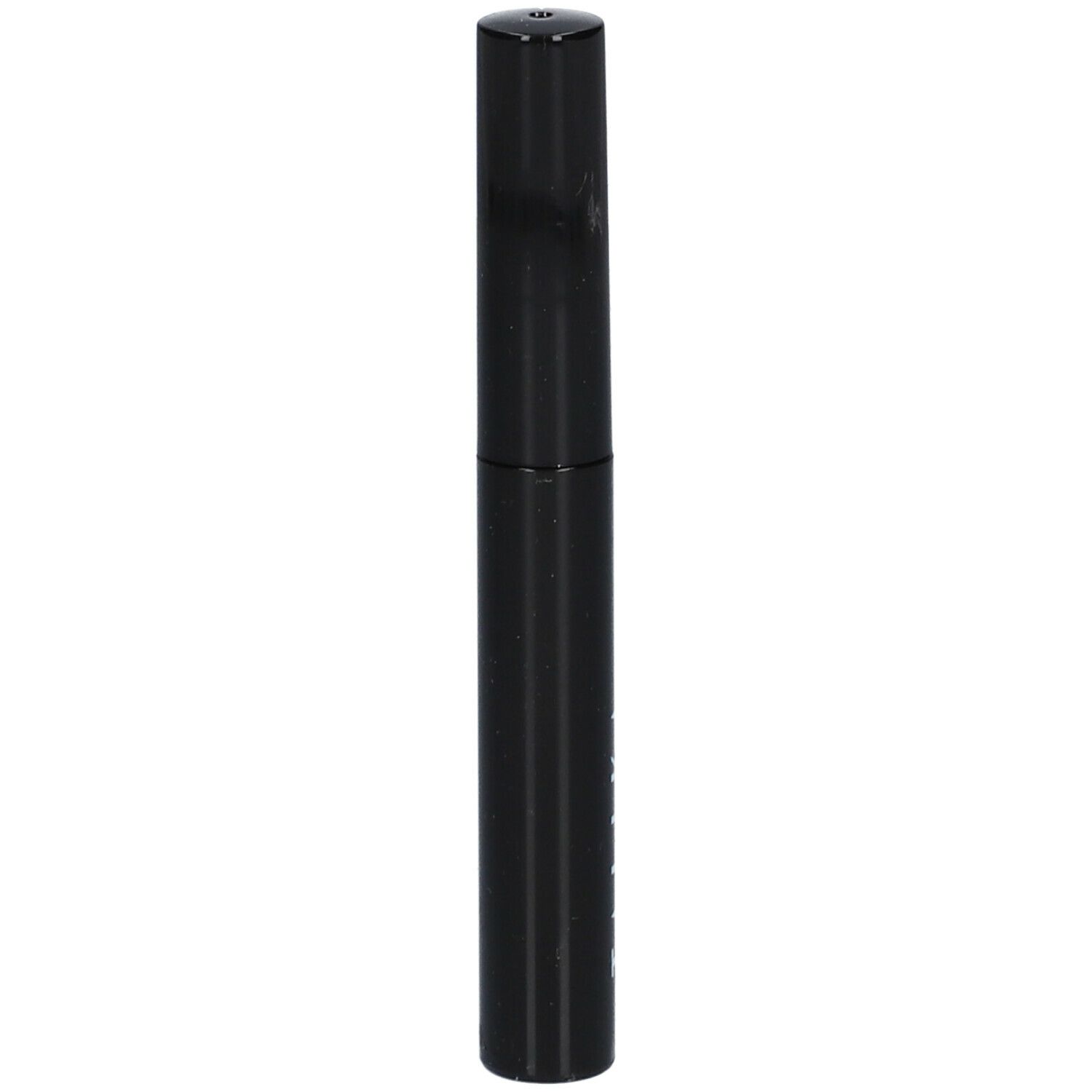 Tube de mascara noir avec bouchon noir.