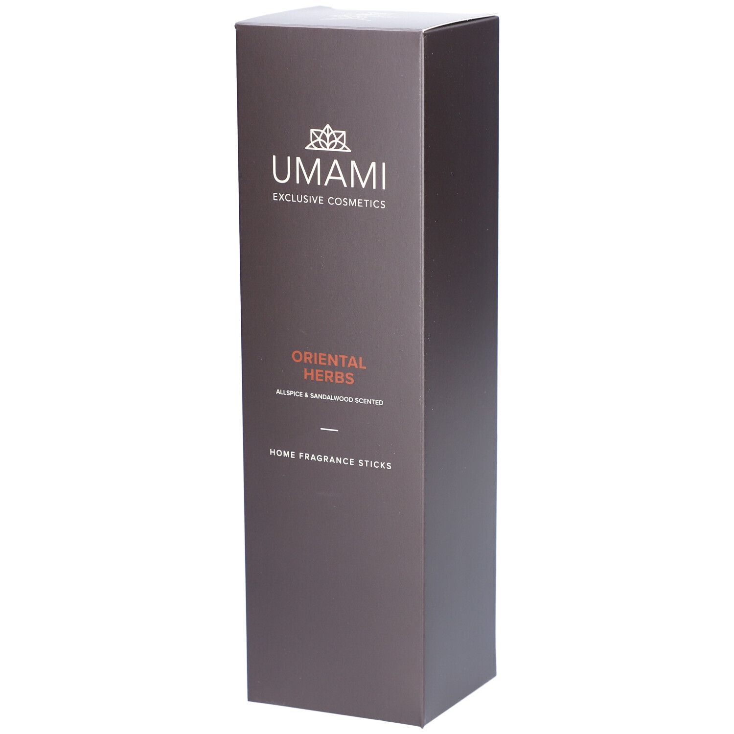 Hohe, braune Verpackung. Oben steht UMAMI, darunter ORIENTAL HERBS. Text: Allspice & Sandalwood Scented. Home Fragrance Sticks.
