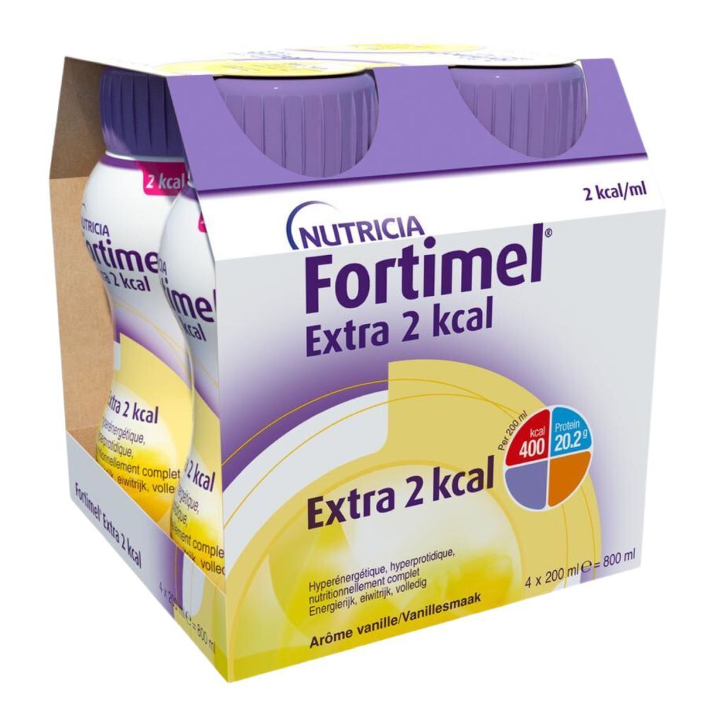 Packung mit vier Flaschen NUTRICIA Fortimel Extra 2 kcal Vanille. Aufdrucke: Kalorien, Protein, Vanille-Geschmack.