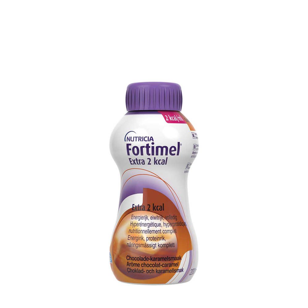 Une bouteille Fortimel Extra 2 kcal. Goût chocolat-caramel. 2 kcal/ml. Contient 400 kcal et 20,2 g de protéines.