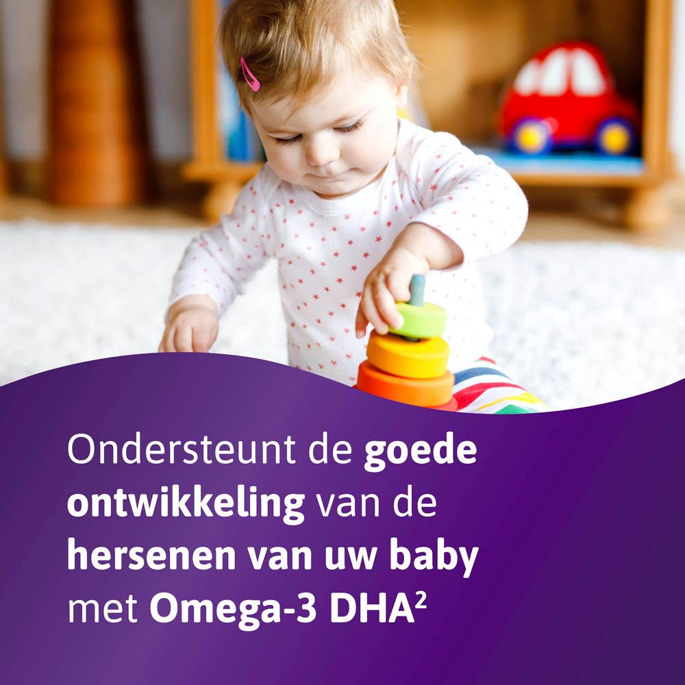 Kind speelt met speelgoed. Tekst: Ondersteunt de hersenontwikkeling met Omega-3 DHA.