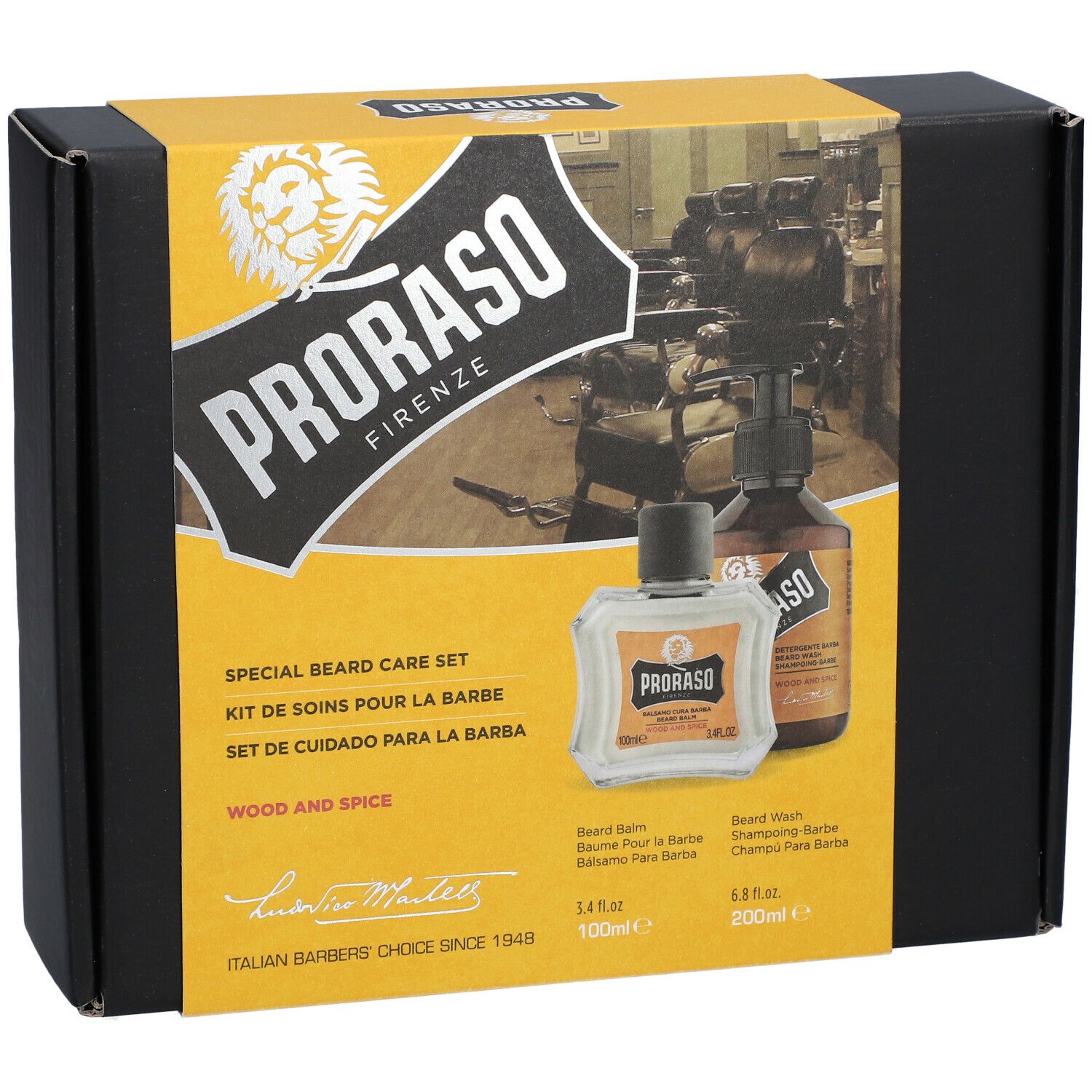 Geschenkverpakking met Proraso logo en producten. Bevat baardbalsem en shampoo. Tekst: Wood and Spice. Inhoud zichtbaar.