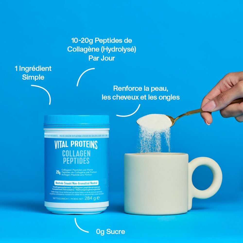VITAL PROTEINS Collageen Peptides pot, beker en lepel. Poeder wordt in de beker gedaan.