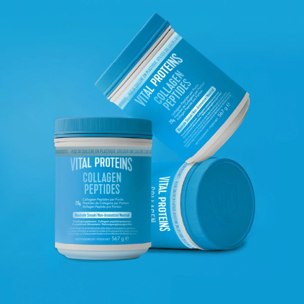 Drie blauw-witte potten VITAL PROTEINS Collagen Peptides. Opschrift: 20g collageenpeptiden per portie. Nettogewicht 567 g.